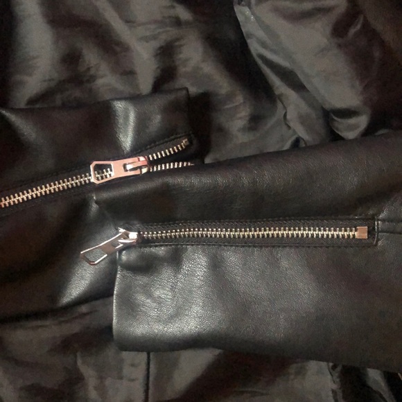 Black leather jacket - Picture 4 of 4